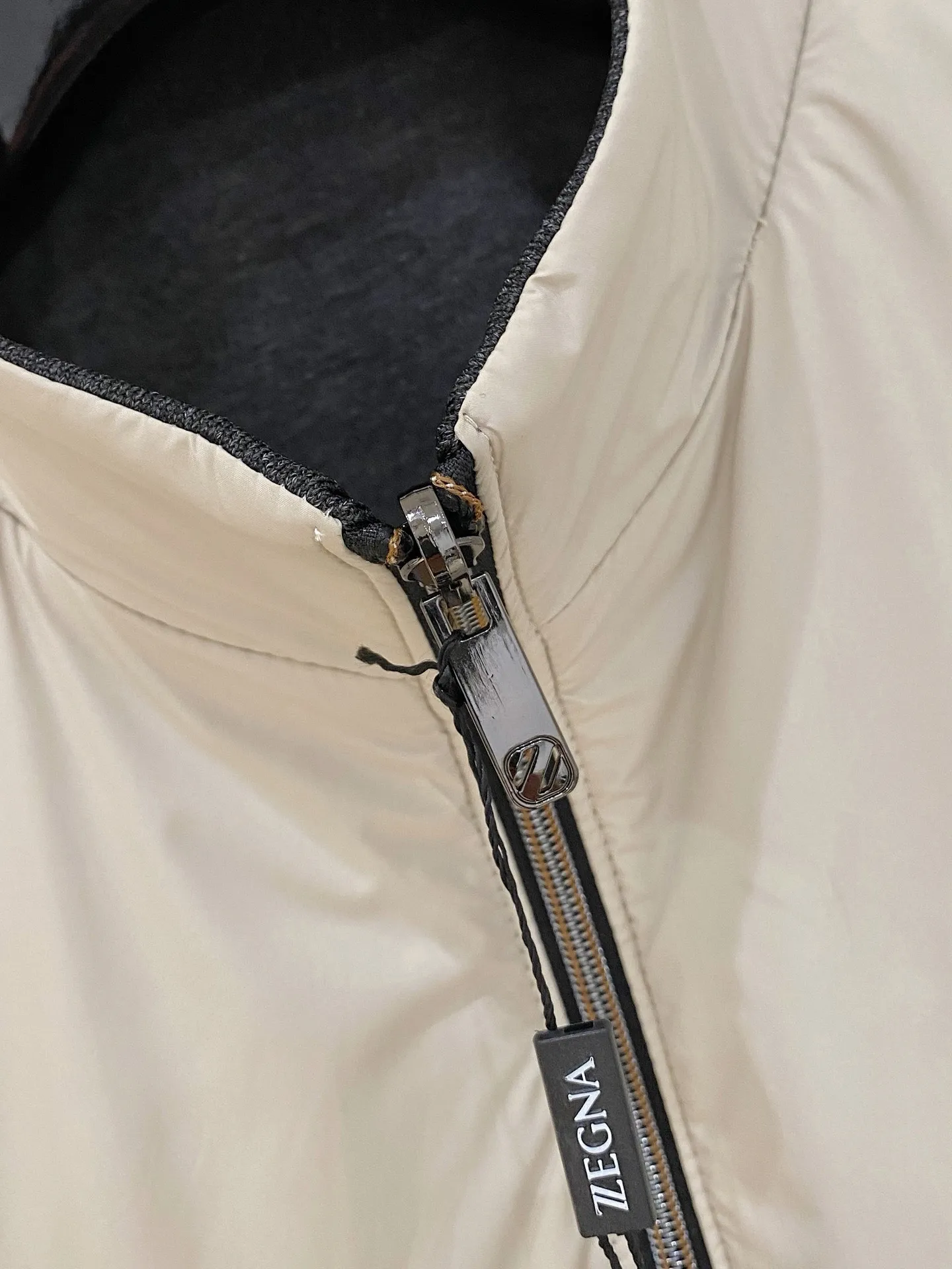 ZEGNA ✅ ： ， ， ； ， 。 ， ， 。 ✅ ：Classic ， ， ， ， 。 ✅ ： ， ， ； ， logo， ， 。 ： 、Cream White、Black。 ✅ ： ， ， ， 、 、 ， Versatile 。 Sizes：M-4XL